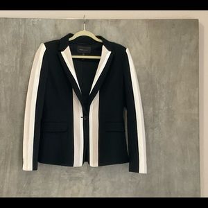 beautiful jacket BCBG MAXAZRIA, in excellent condition, like new.